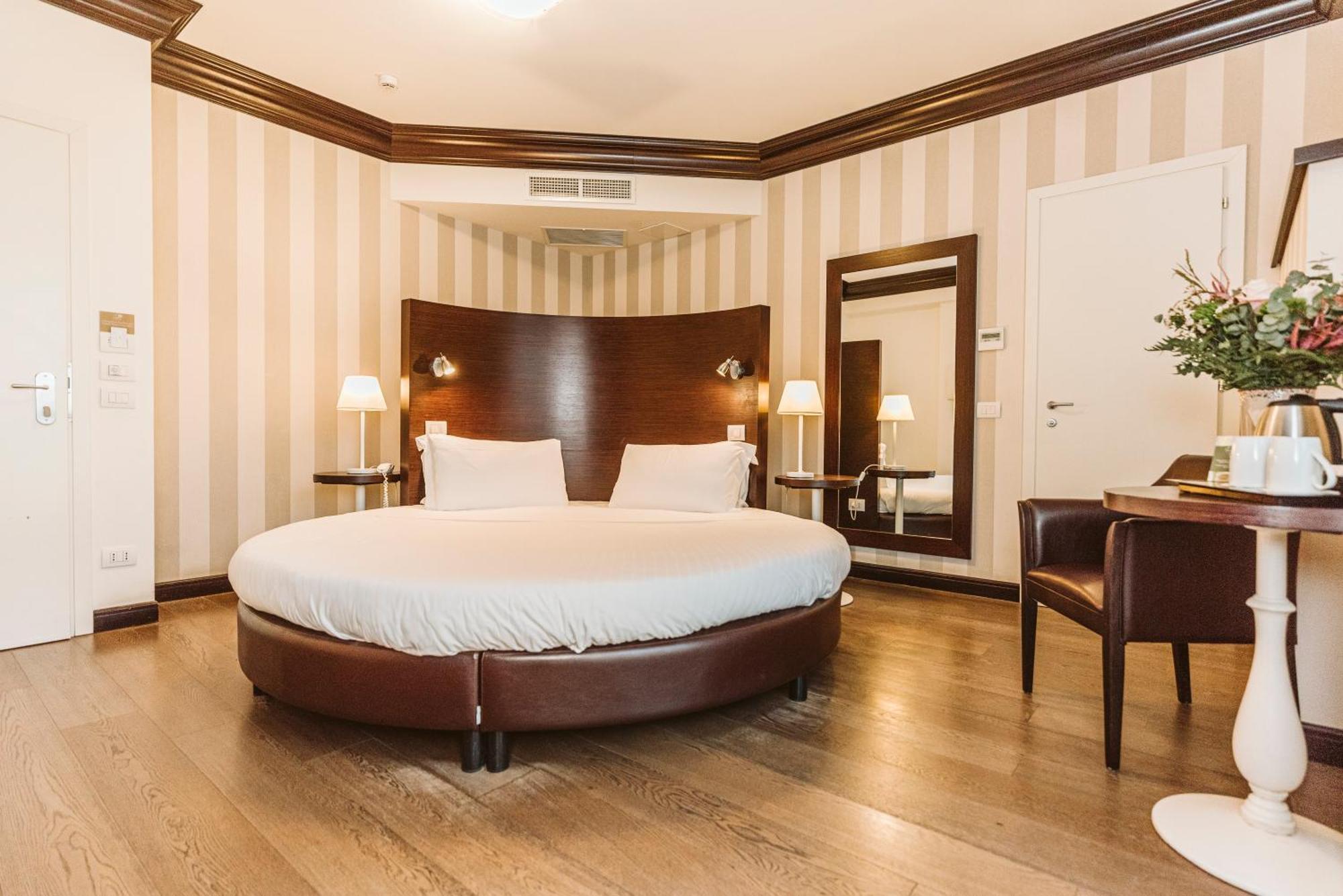 Palazzo Bezzi Hotel Ravenna Luaran gambar